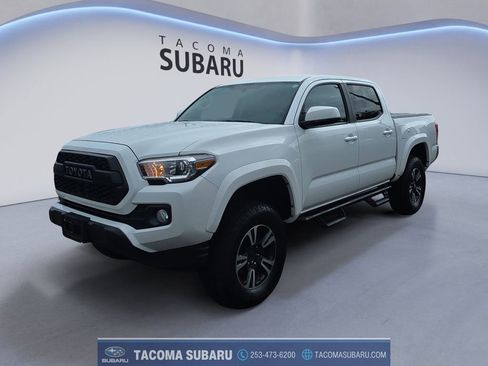 Used 2017 Toyota Tacoma SR5 w/ Tow Package AWD/4WD image 1