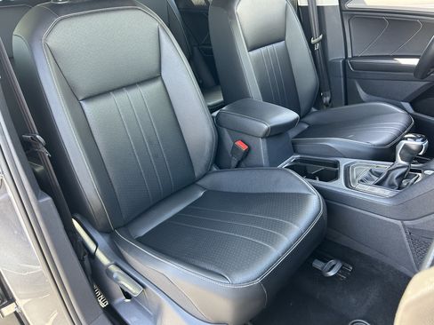 Used 2023 Volkswagen Tiguan SE FWD image 8