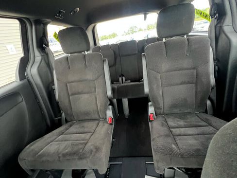 Used 2017 Dodge Grand Caravan SE image 23