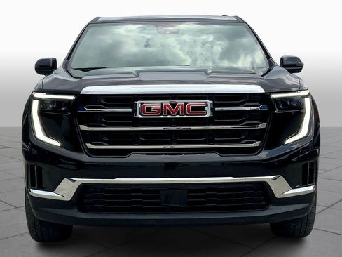 Used 2025 GMC Acadia Elevation image 3