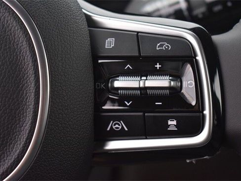 New 2026 Kia Carnival EX image 28