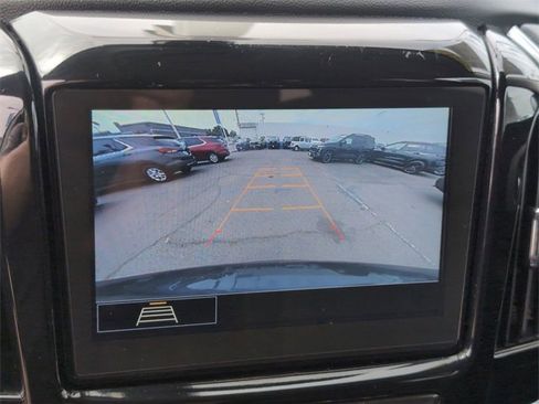 Used 2021 Chevrolet Traverse LT image 14