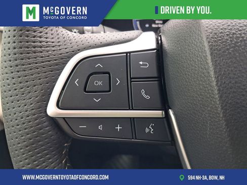 Used 2025 Toyota Sienna Platinum AWD/4WD image 20