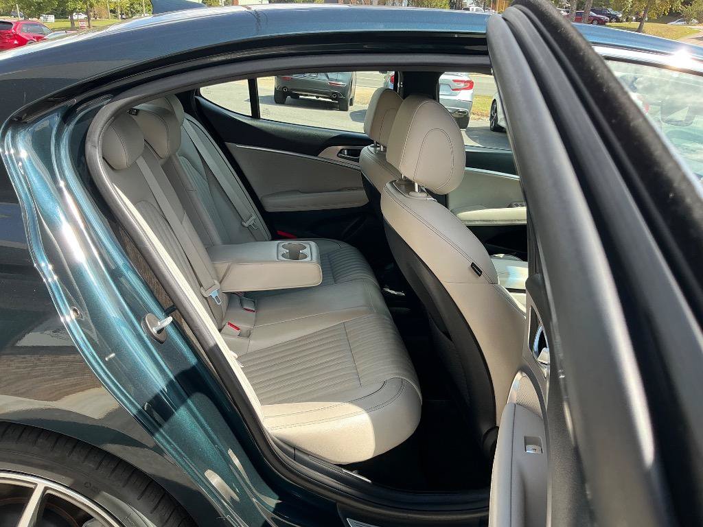 Used 2022 Genesis G70 2.0T w/ Prestige Package RWD image 11