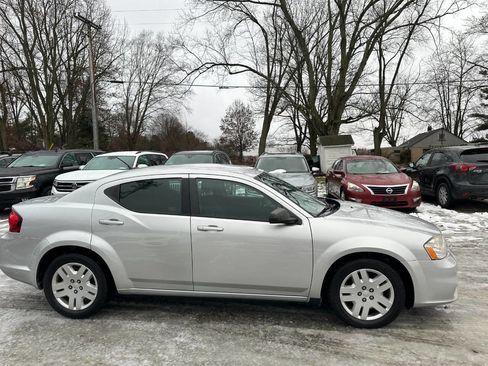 Used 2012 Dodge Avenger SE image 4