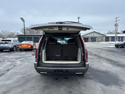 Used 2014 Cadillac Escalade Platinum image 9