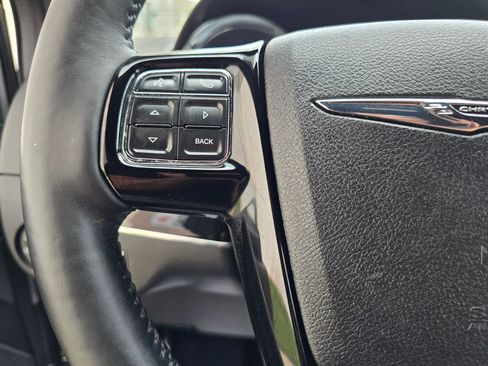 Used 2015 Chrysler Town & Country S w/ Driver Convenience Group FWD image 30