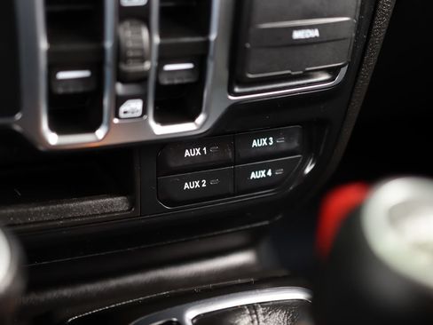 Used 2024 Jeep Gladiator Sport AWD/4WD image 18