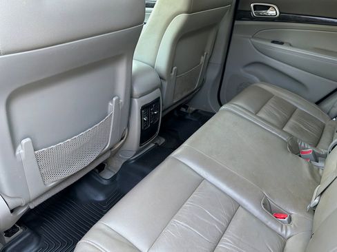 Used 2011 Jeep Grand Cherokee Laredo AWD/4WD image 12