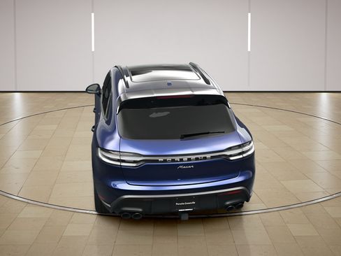 Certified 2025 Porsche Macan AWD/4WD image 36