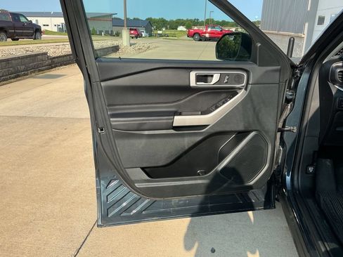 Used 2024 Ford Explorer XLT w/ Equipment Group 202A AWD/4WD image 8