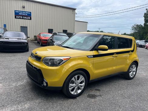 Used 2016 Kia Soul + FWD image 1