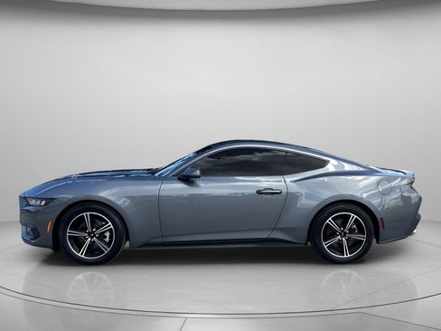 Used 2025 Ford Mustang Premium image 5