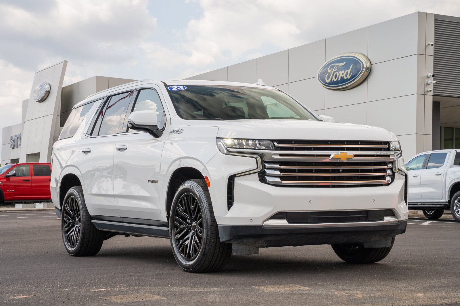 Used 2023 Chevrolet Tahoe High Country w/ Premium Package 2 RWD image 1