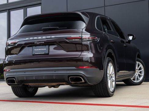 Certified 2022 Porsche Cayenne AWD/4WD image 11