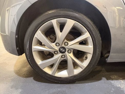 Used 2017 Hyundai Veloster FWD image 29