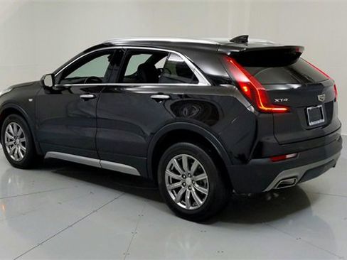 Used 2020 Cadillac XT4 Premium Luxury image 3
