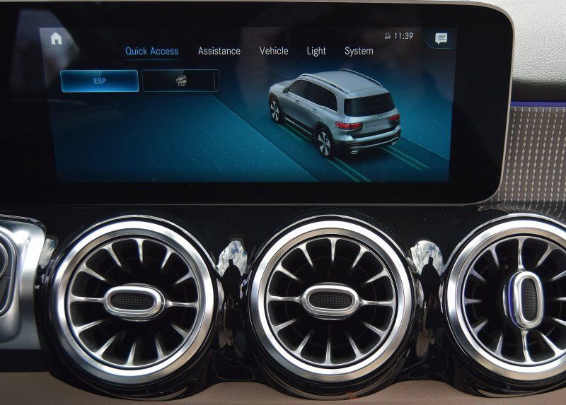 Used 2021 Mercedes-Benz GLB 250 4MATIC w/ Premium Package image 28