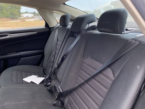 Used 2020 Ford Fusion SE FWD image 10