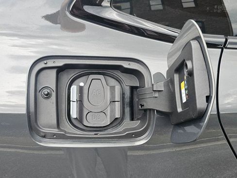 Used 2024 BMW i4 eDrive40 w/ M Sport Package RWD image 29