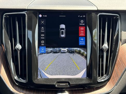 Used 2023 Volvo XC60 B5 Plus w/ Climate Package AWD/4WD image 19