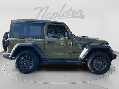 Used 2025 Jeep Wrangler Sport AWD/4WD image 7