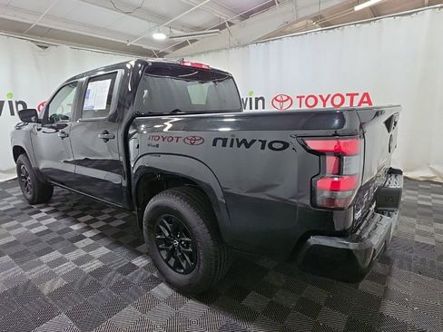 Used 2024 Nissan Frontier SV image 4