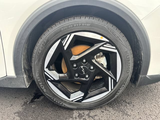 Certified 2025 Kia K4 EX FWD image 9
