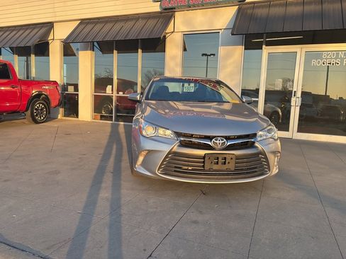 Used 2015 Toyota Camry LE image 3