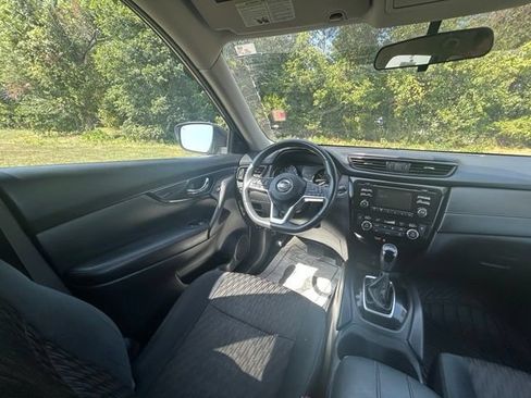 Used 2017 Nissan Rogue SV w/ SV Family Package FWD image 47