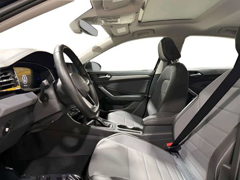 Used 2025 Volkswagen Jetta SE FWD image 20