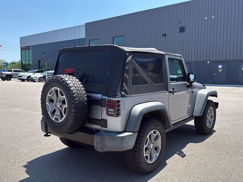 Used 2017 Jeep Wrangler Sport AWD/4WD image 3