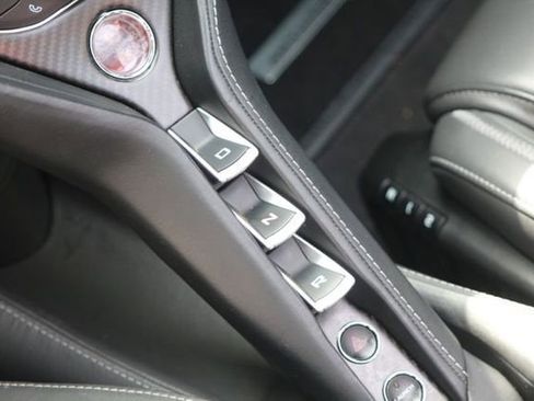 Used 2020 McLaren 720S Spider image 25