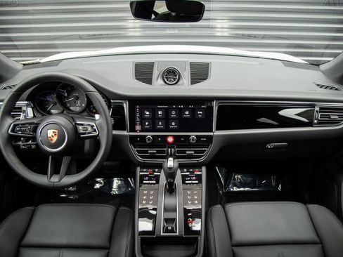 Certified 2024 Porsche Macan AWD/4WD image 13