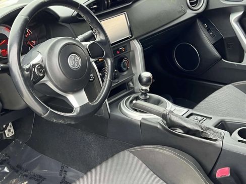 Used 2017 Toyota 86 image 15