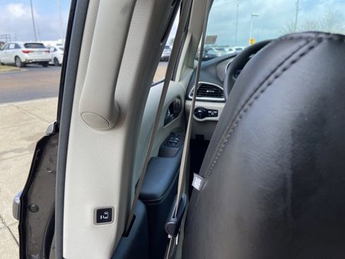 Used 2023 Chrysler Pacifica Touring-L image 52