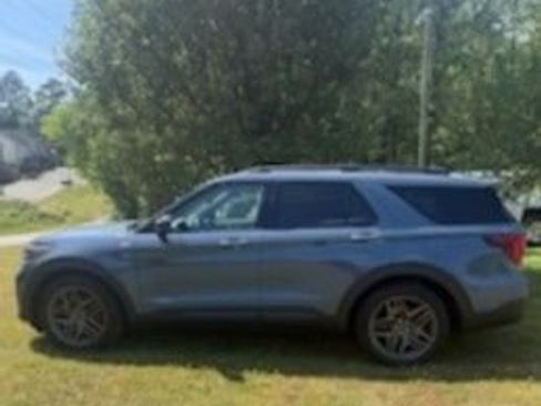 Used 2025 Ford Explorer ST-Line w/ Premium Package image 3