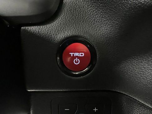 Used 2025 Toyota Tundra Limited w/ TRD Off-Road Package AWD/4WD image 32