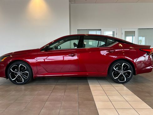 Used 2023 Nissan Altima 2.5 SR image 7