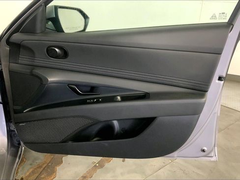 Used 2025 Hyundai Elantra Limited FWD image 25