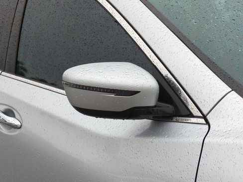 Used 2019 Nissan Rogue SV image 12