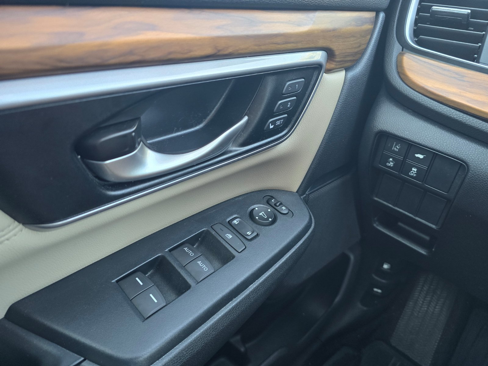Used 2018 Honda CR-V Touring image 22