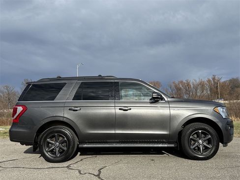 Used 2019 Ford Expedition XLT w/ Equipment Group 202A image 9