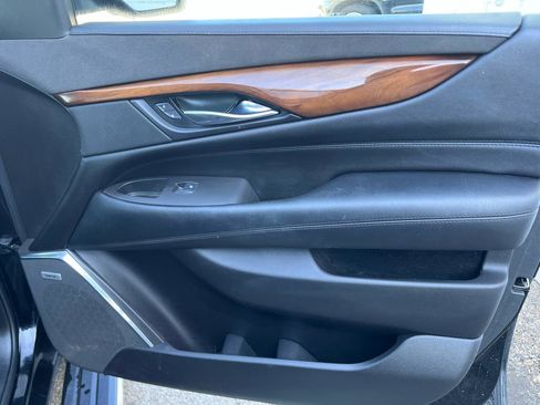 Used 2017 Cadillac Escalade Premium Luxury image 24