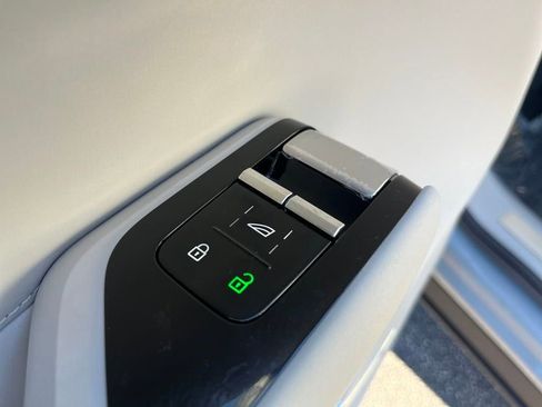 New 2025 Volvo EX90 Ultra image 13