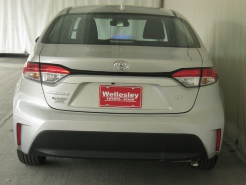 Used 2025 Toyota Corolla LE image 25