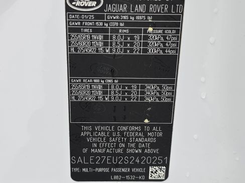 Certified 2025 Land Rover Defender 110 X-Dynamic SE image 35