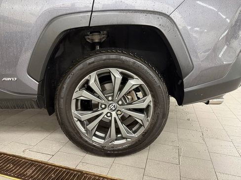 Used 2022 Toyota RAV4 XLE Premium AWD/4WD image 25