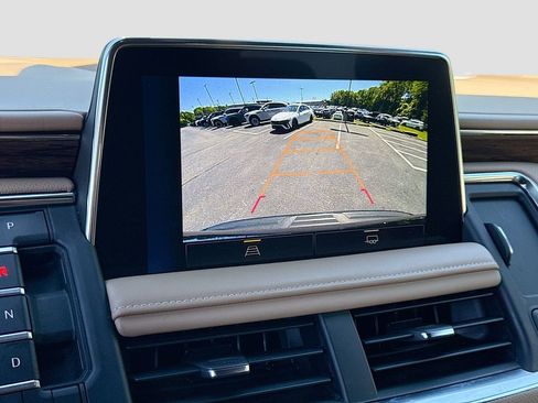 Used 2023 Chevrolet Suburban Premier AWD/4WD image 17