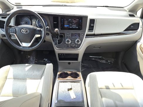 Used 2015 Toyota Sienna XLE FWD image 25